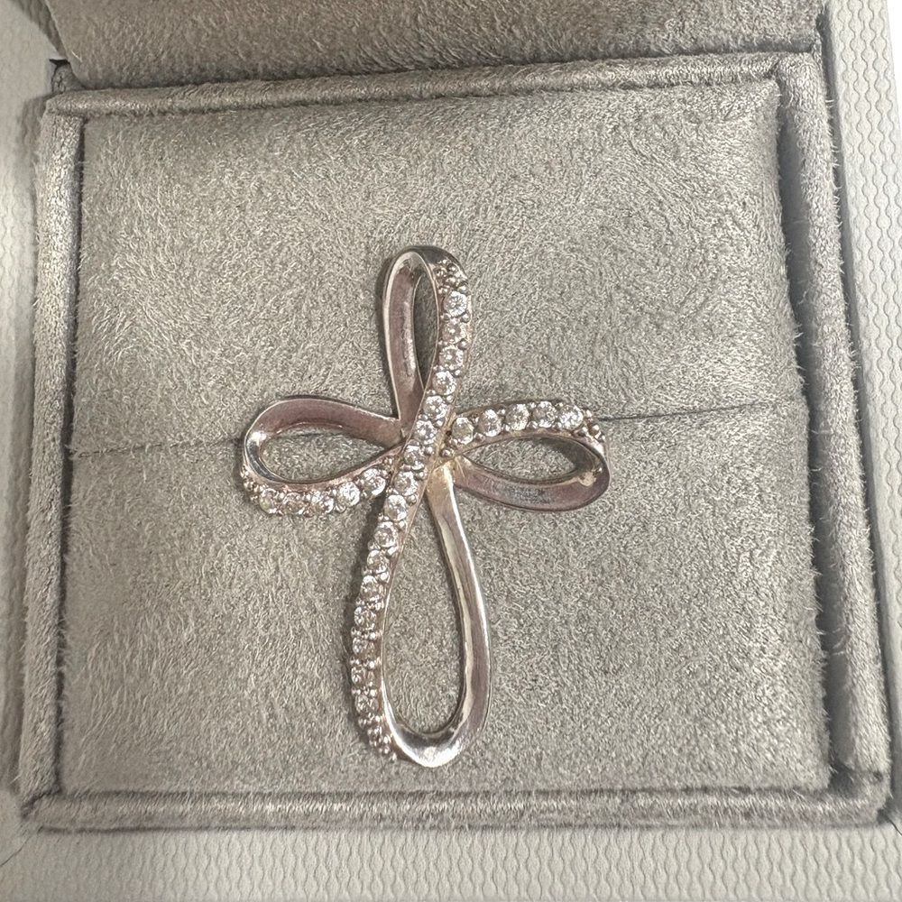 Elegant Sterling Silver Cross Pendant